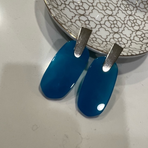 Kendra Scott Aragon Gold Drop Earrings in Teal Agate - Picture 2 of 4